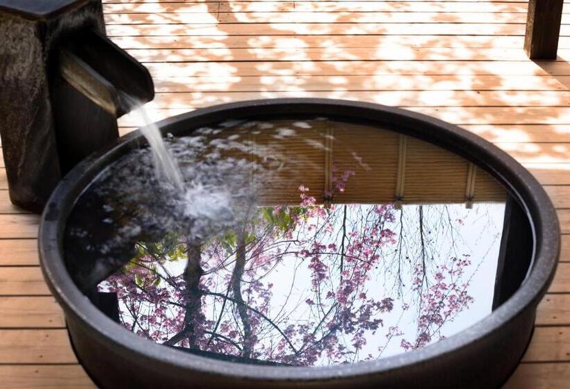 חדר משפחתי, Ichiraku Tendo Spa & Brewery