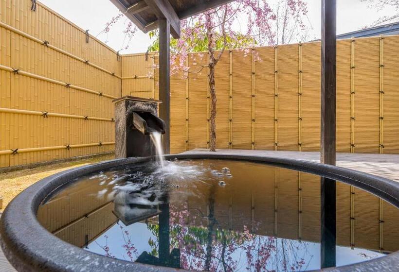 חדר סטנדרט לשלושה, Ichiraku Tendo Spa & Brewery