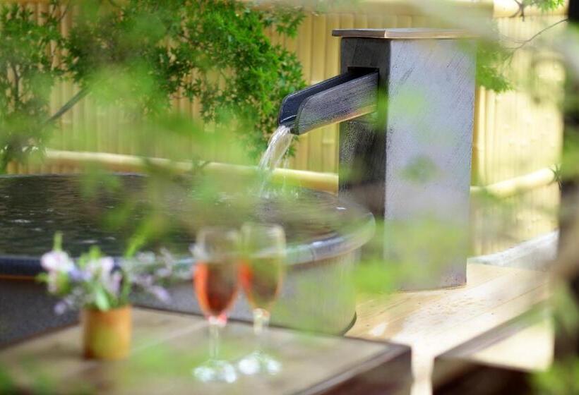 חדר סטנדרט לשלושה, Ichiraku Tendo Spa & Brewery