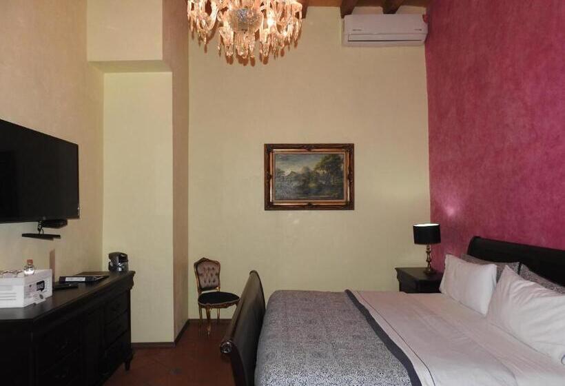 غرفة قياسية, Marques Del Angel