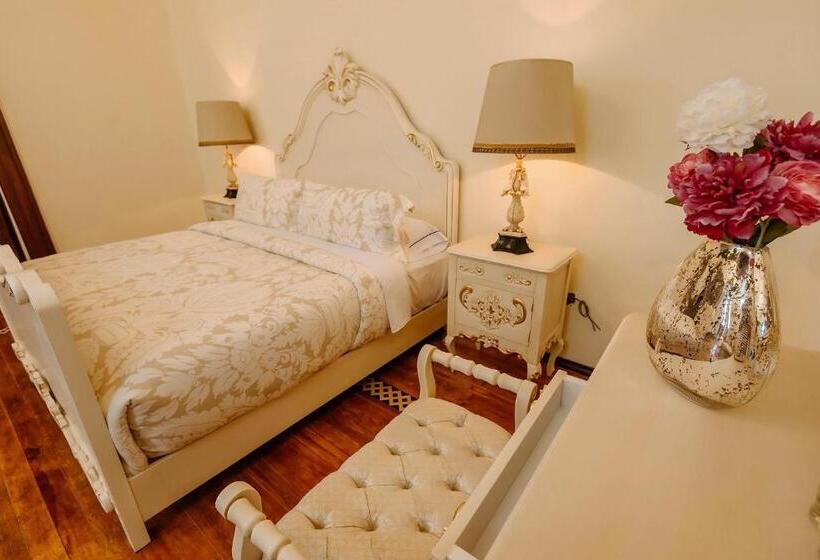 جناح ديلوكس, Marques Del Angel