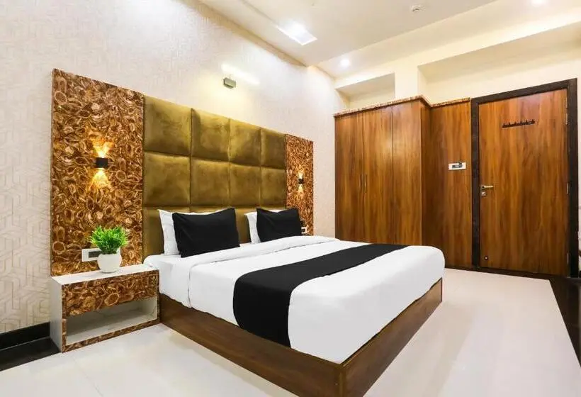 اتاق لوکس سه تخته, Super Townhouse Indravihar Formerly Shaily Royal