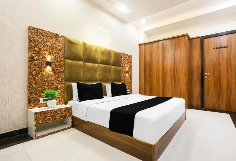 اتاق لوکس سه تخته, Super Townhouse Indravihar Formerly Shaily Royal