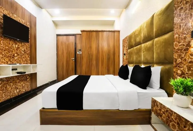 اتاق راحتی سه تخته, Super Townhouse Indravihar Formerly Shaily Royal