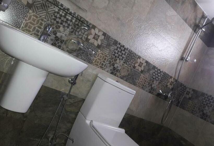 스탠다드 룸, Blue Moon