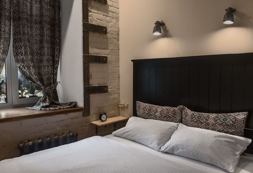 اتاق استاندارد, Brick Walls