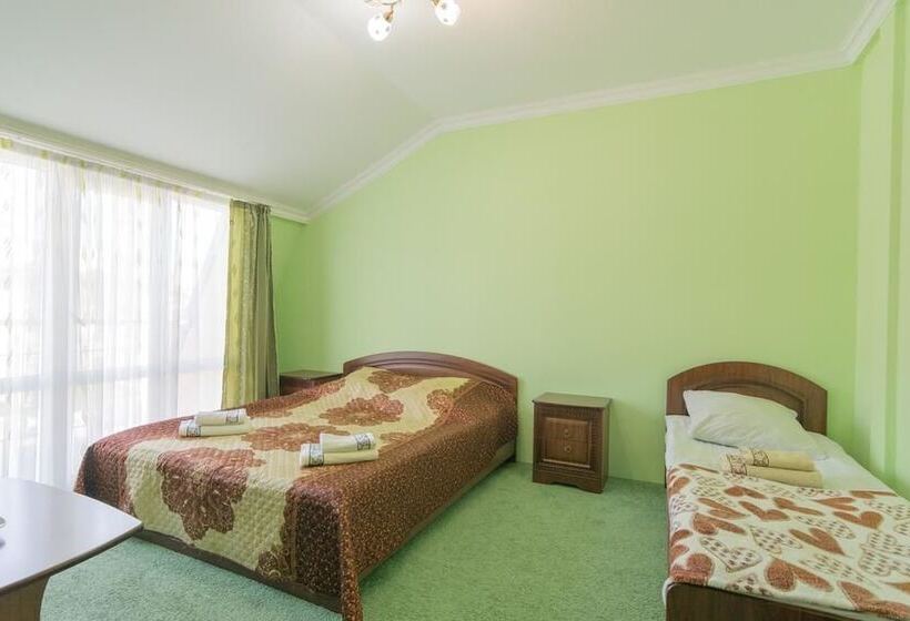 スタンダードトリプルルーム, Dyadya Stepa