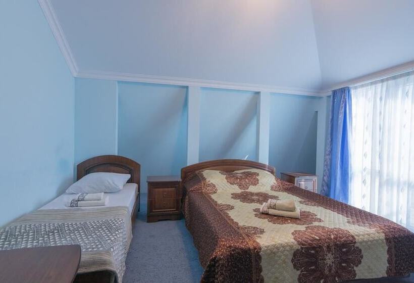 スタンダードトリプルルーム, Dyadya Stepa