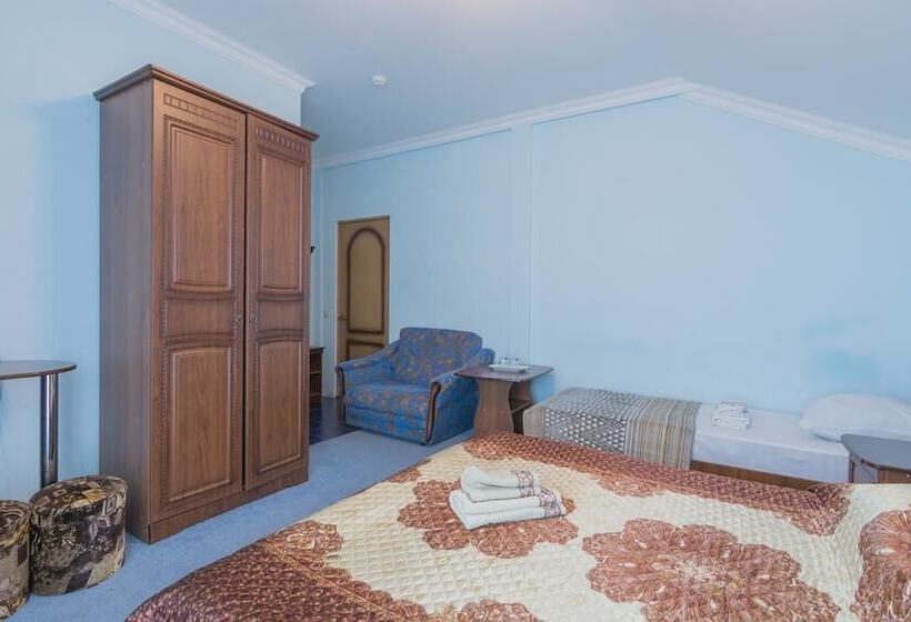 スタンダードトリプルルーム, Dyadya Stepa