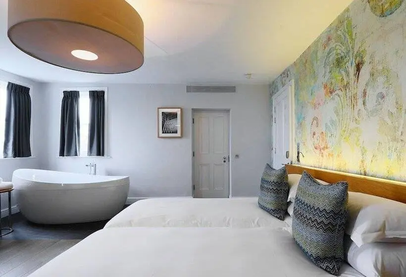 ジュニアスイート, Malmaison Cheltenham