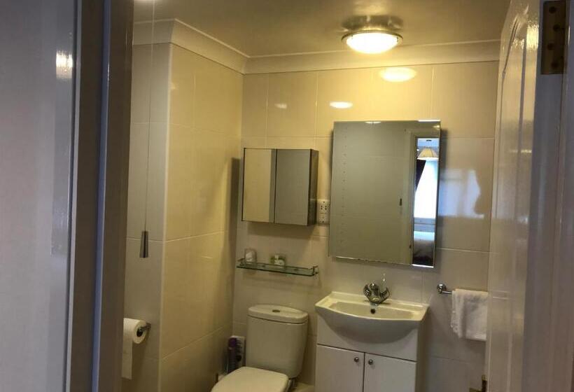 غرفة أساسية, Merton House