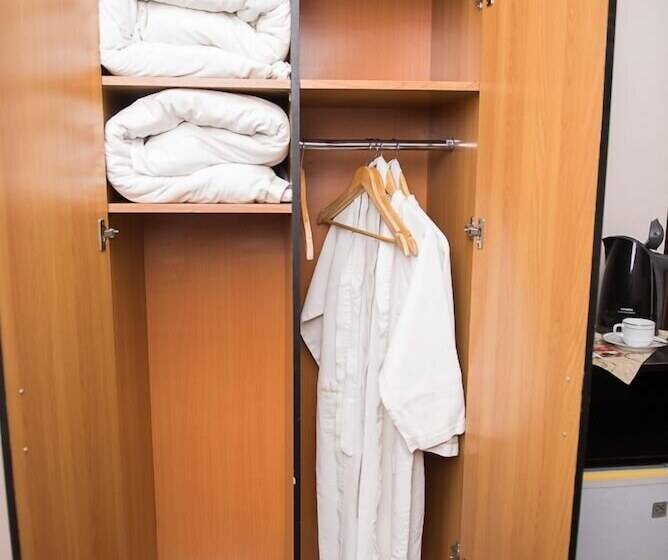 סוויטת ג'וניור, Ostrovok