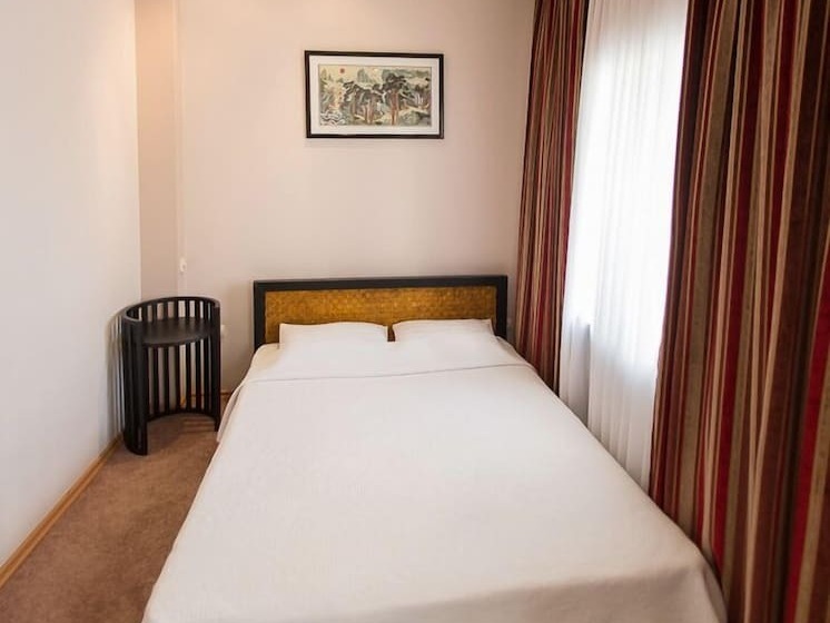 סוויטת ג'וניור, Ostrovok