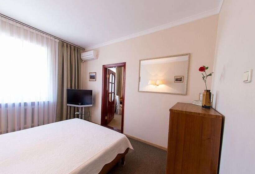 סוויטת ג'וניור, Ostrovok