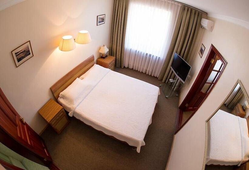 סוויטת ג'וניור, Ostrovok