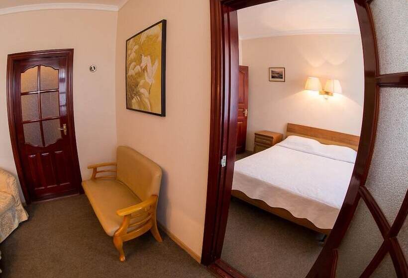 סוויטת ג'וניור, Ostrovok