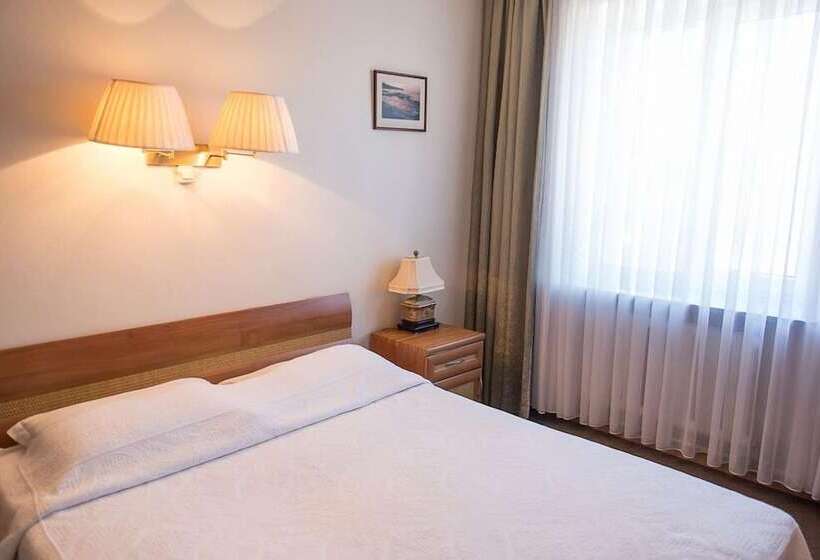 סוויטת ג'וניור, Ostrovok