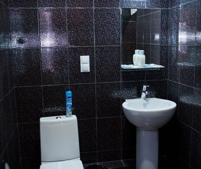 コンフォートルーム, Parallel