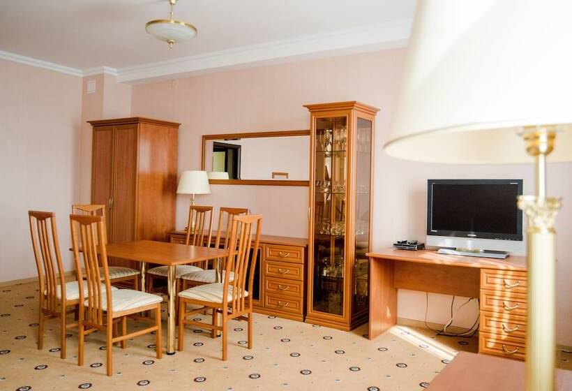 سوییت جونیور سوپریور, Profit