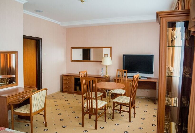 سوییت جونیور سوپریور, Profit