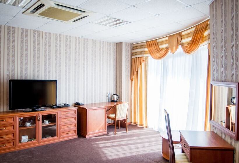 سوییت جونیور با بالکن, Profit