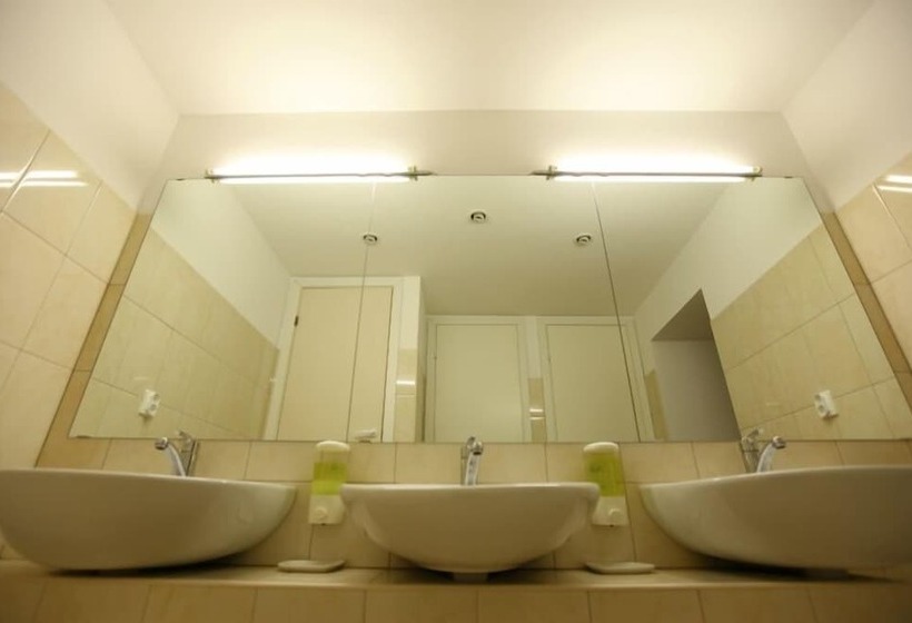 共用房间的床, Super Hostel