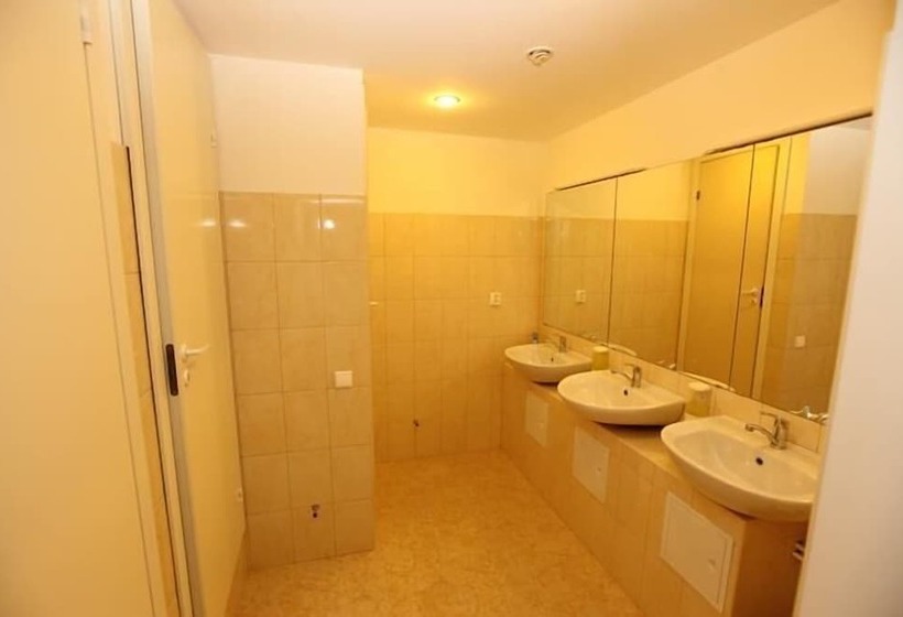 共用房间的床, Super Hostel