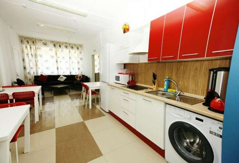 标准间, Super Hostel