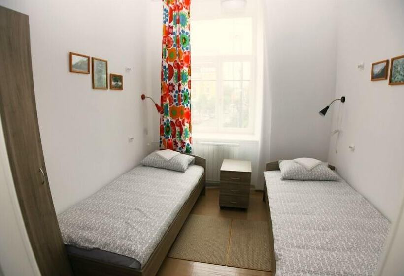 标准间, Super Hostel