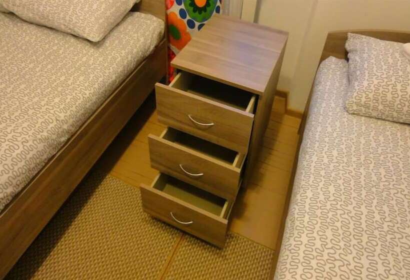 标准间, Super Hostel