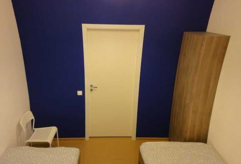 标准间, Super Hostel