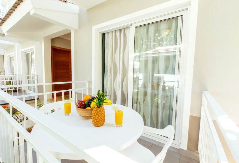 豪华套房, Tropicana Suites Deluxe Beach Club & Pool