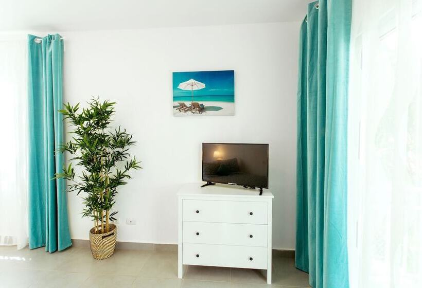 豪华套房, Tropicana Suites Deluxe Beach Club & Pool