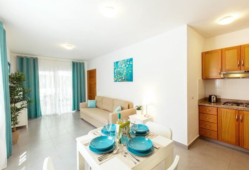 带两个卧室的顶楼公寓, Tropicana Suites Deluxe Beach Club & Pool