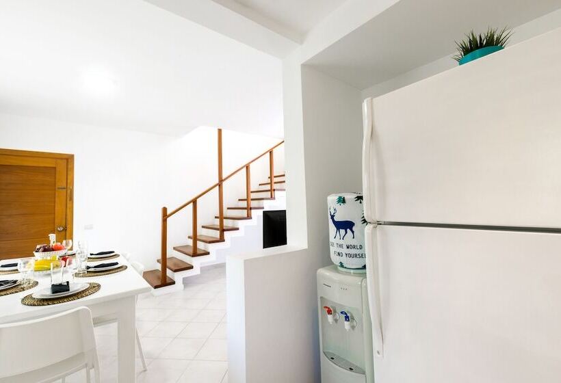 带两个卧室的顶楼公寓, Tropicana Suites Deluxe Beach Club & Pool