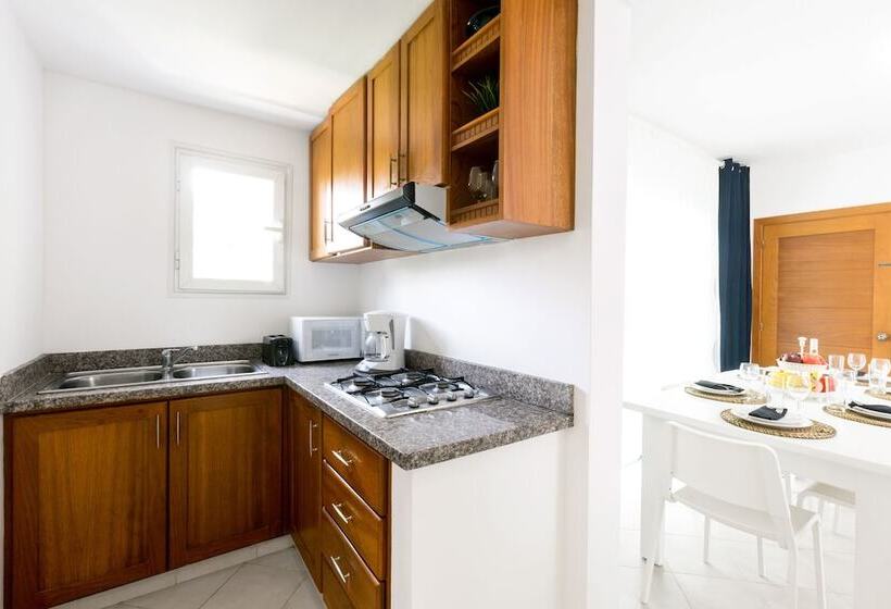 带两个卧室的顶楼公寓, Tropicana Suites Deluxe Beach Club & Pool