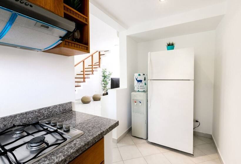 带两个卧室的顶楼公寓, Tropicana Suites Deluxe Beach Club & Pool