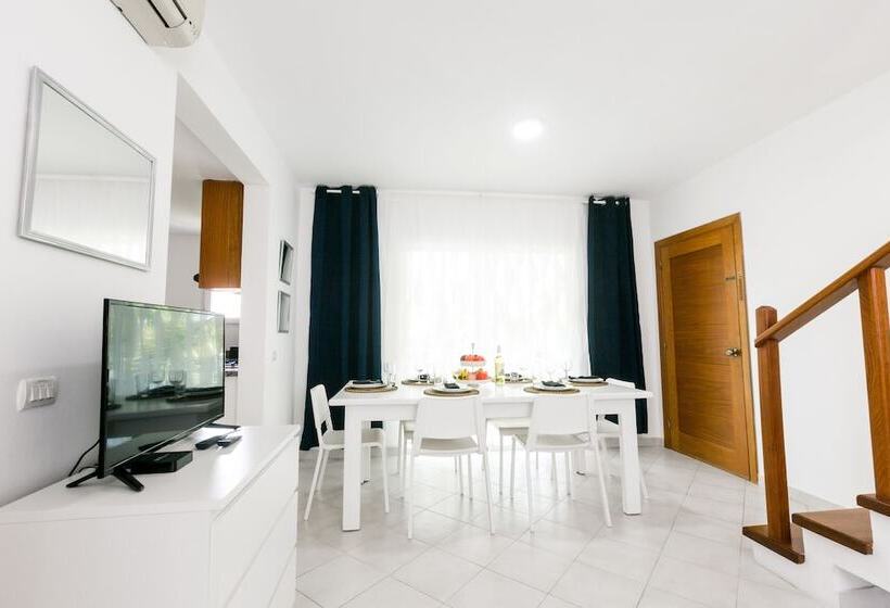 带两个卧室的顶楼公寓, Tropicana Suites Deluxe Beach Club & Pool