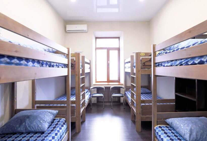 Кровать в Общей Комнате, Vladstar Inn Hostel