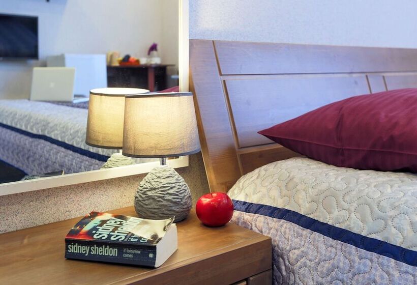 Трехместный Номер Стандарт Совместная Ванная, Vladstar Inn Hostel