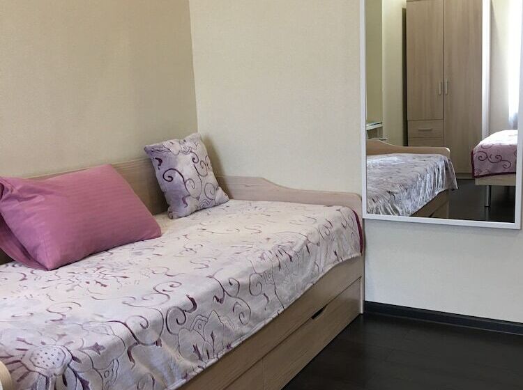 Трехместный Номер Стандарт Совместная Ванная, Vladstar Inn Hostel