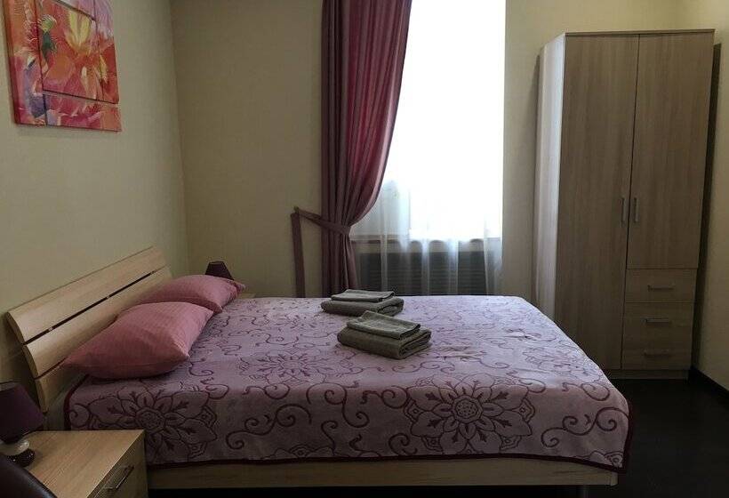 Трехместный Номер Стандарт Совместная Ванная, Vladstar Inn Hostel