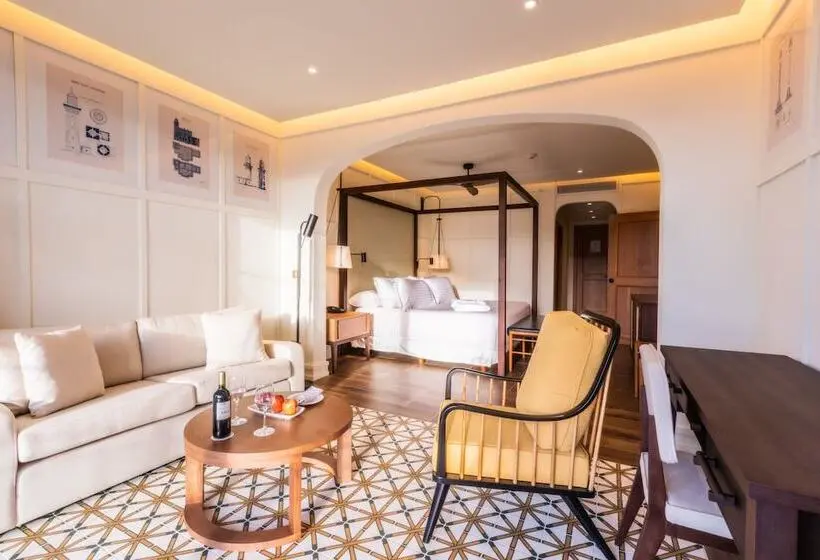 چشم‌انداز استخر سوئیت جونیور پرستیژ, Ocean El Faro Resort - All Inclusive