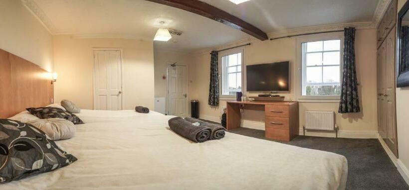 חדר קומפורט לשלושה, Quayside Hotel & Bar