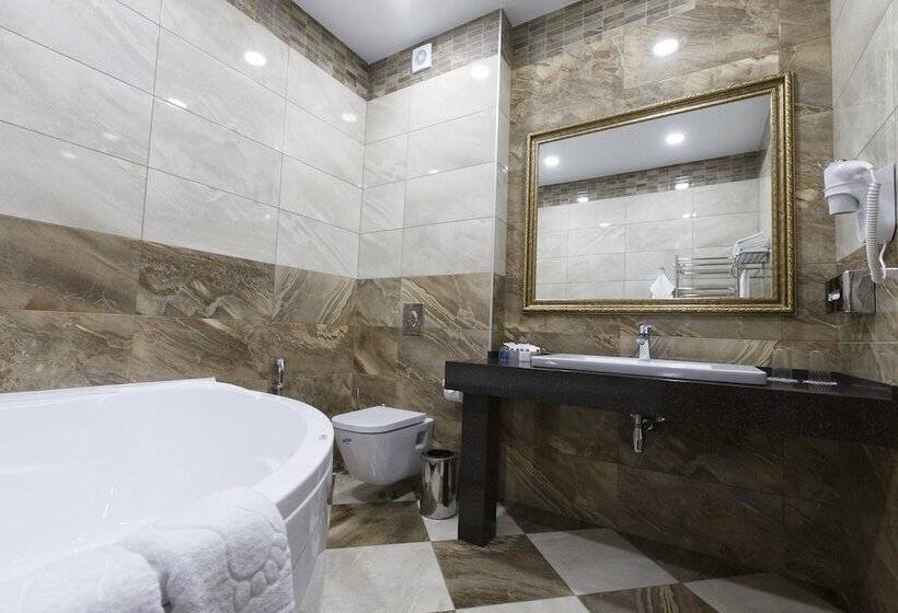 סוויטה, Sky Lux Hotel & Spa