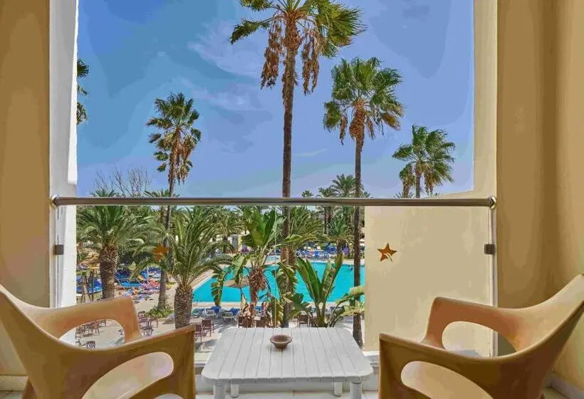プールの見えるスタンダードトリプルルーム, TUI SUNEO Palm Beach Skanes