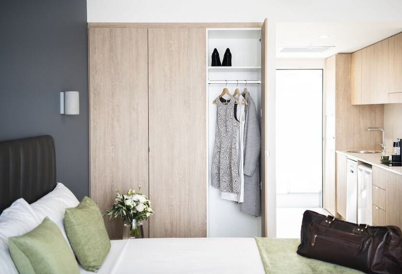 管理人员工作室, Abode Kingston