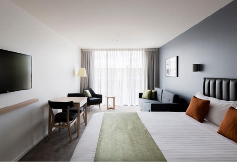 استوديو إدارى, Abode Kingston