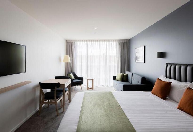 管理人员工作室, Abode Kingston