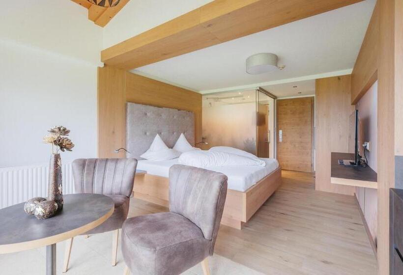 Номер Deluxe, Hin&weg Das Apart